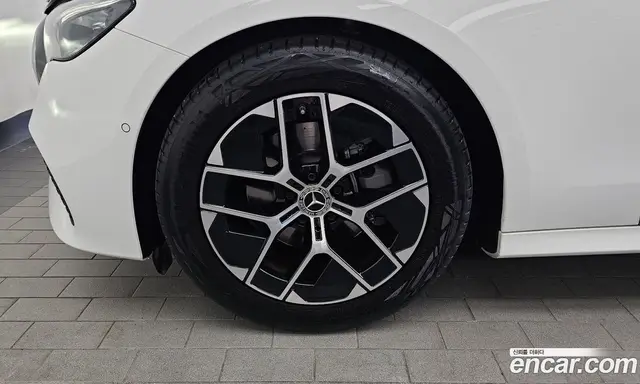 Mercedes-Benz E-Class 2024 2.0 автомат (гидро), миниатюра 5 Mercedes-Benz E-Class 2024 2.0 автомат (гидро), миниатюра 5