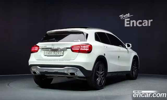 Mercedes-Benz GLA-Class 2018 2.0 автомат (гидро), миниатюра 2