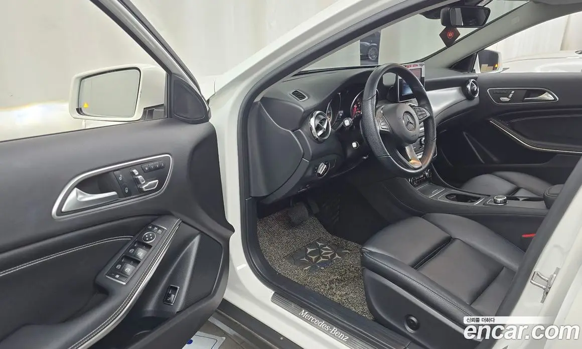 Mercedes-Benz GLA-Class 2018 2.0 автомат (гидро), фото 13