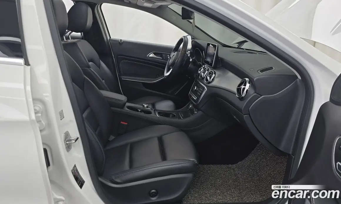 Mercedes-Benz GLA-Class 2018 2.0 автомат (гидро), фото 16