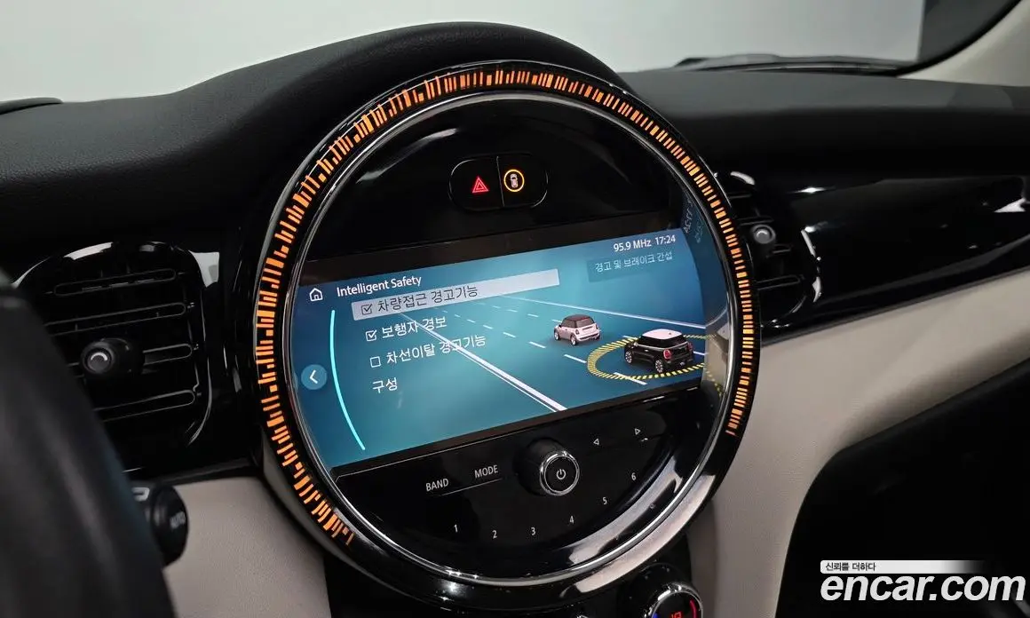 Mini Cooper 2023 2.0 автомат (гидро), фото 17