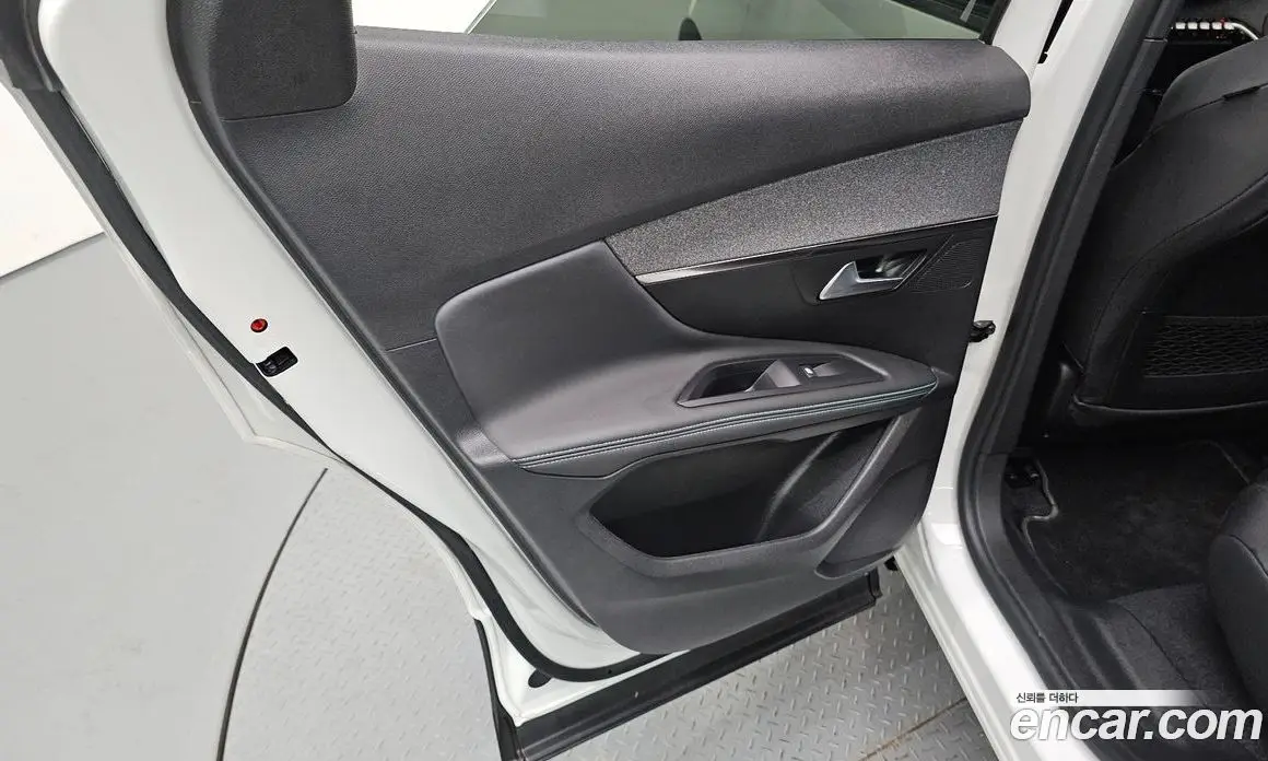 Peugeot 3008 2024 1.2 автомат (гидро), фото 15