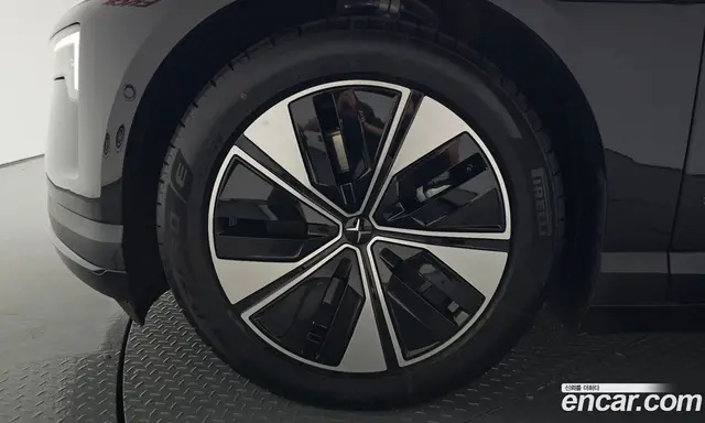 Polestar Polestar 4 2025 0.2 автомат (гидро), миниатюра 5 Polestar Polestar 4 2025 0.2 автомат (гидро), миниатюра 5