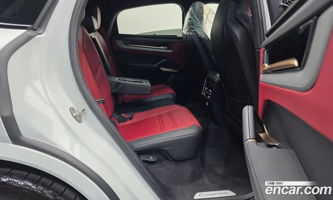 Porsche Cayenne 2024 3.0 автомат (гидро), фото 12