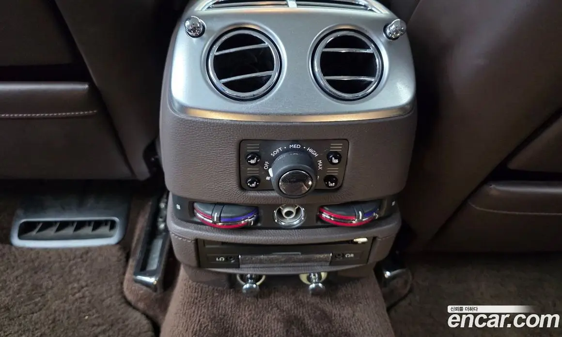 Rolls-Royce Ghost 2015 6.6 автомат (гидро), фото 19 Rolls-Royce Ghost 2015 6.6 автомат (гидро), фото 19