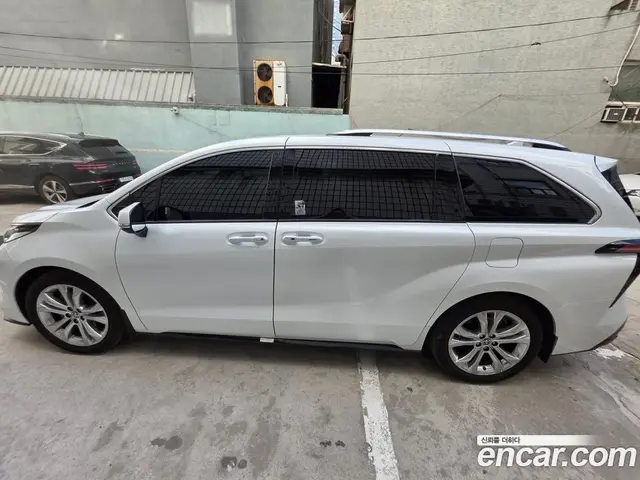 Toyota Sienna 2022 2.5 автомат (гидро), миниатюра 4 Toyota Sienna 2022 2.5 автомат (гидро), миниатюра 4