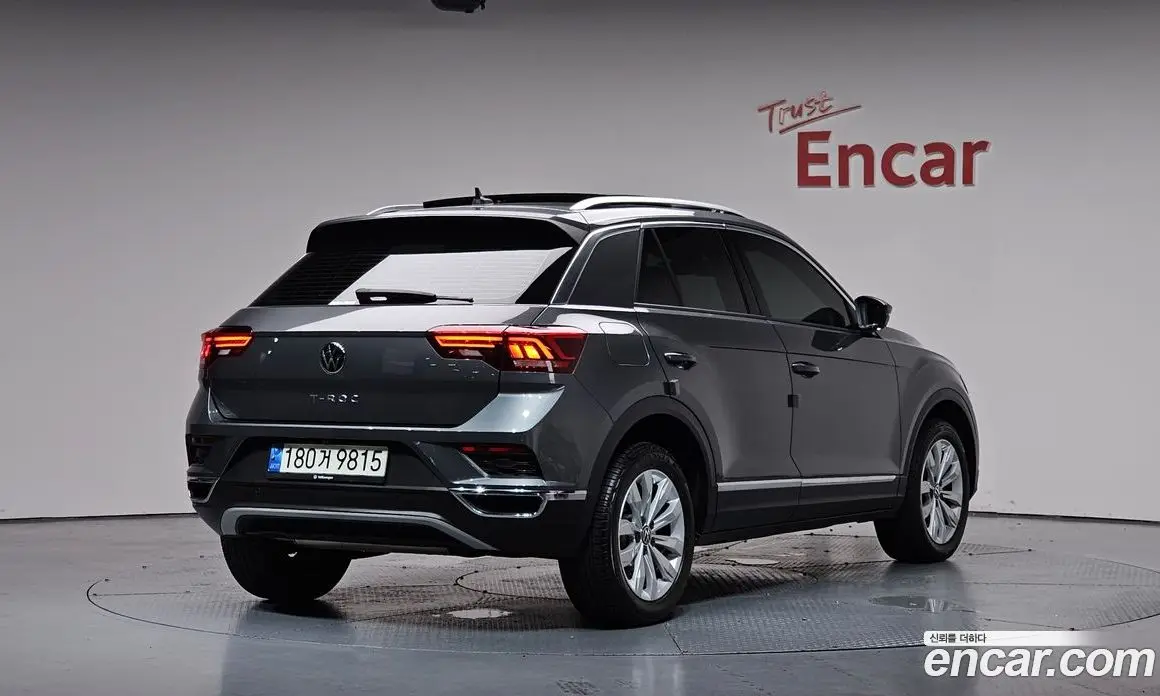 Volkswagen T-Roc 2021 2.0 автомат (гидро), фото 1 Volkswagen T-Roc 2021 2.0 автомат (гидро), фото 1