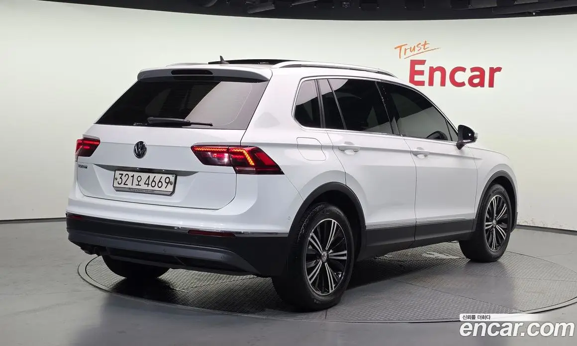 Volkswagen Tiguan 2020 2.0 автомат (гидро), фото 2 Volkswagen Tiguan 2020 2.0 автомат (гидро), фото 2