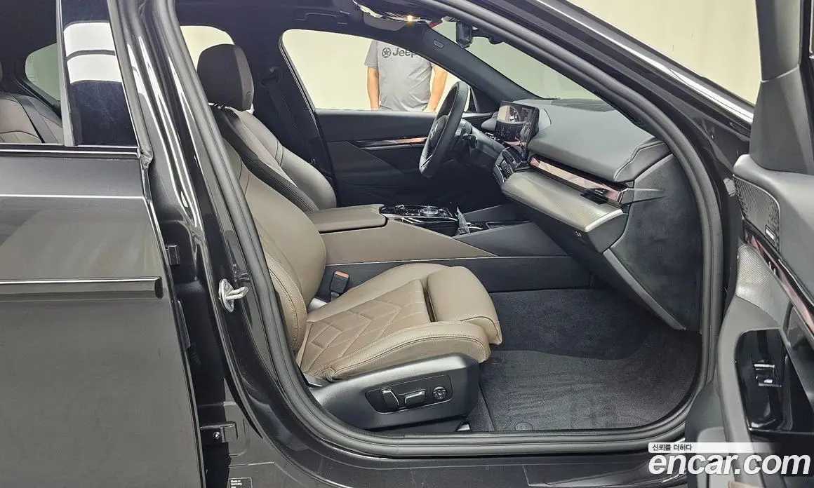 BMW 5 серия 2025 2.0 автомат (гидро), фото 15 BMW 5 серия 2025 2.0 автомат (гидро), фото 15
