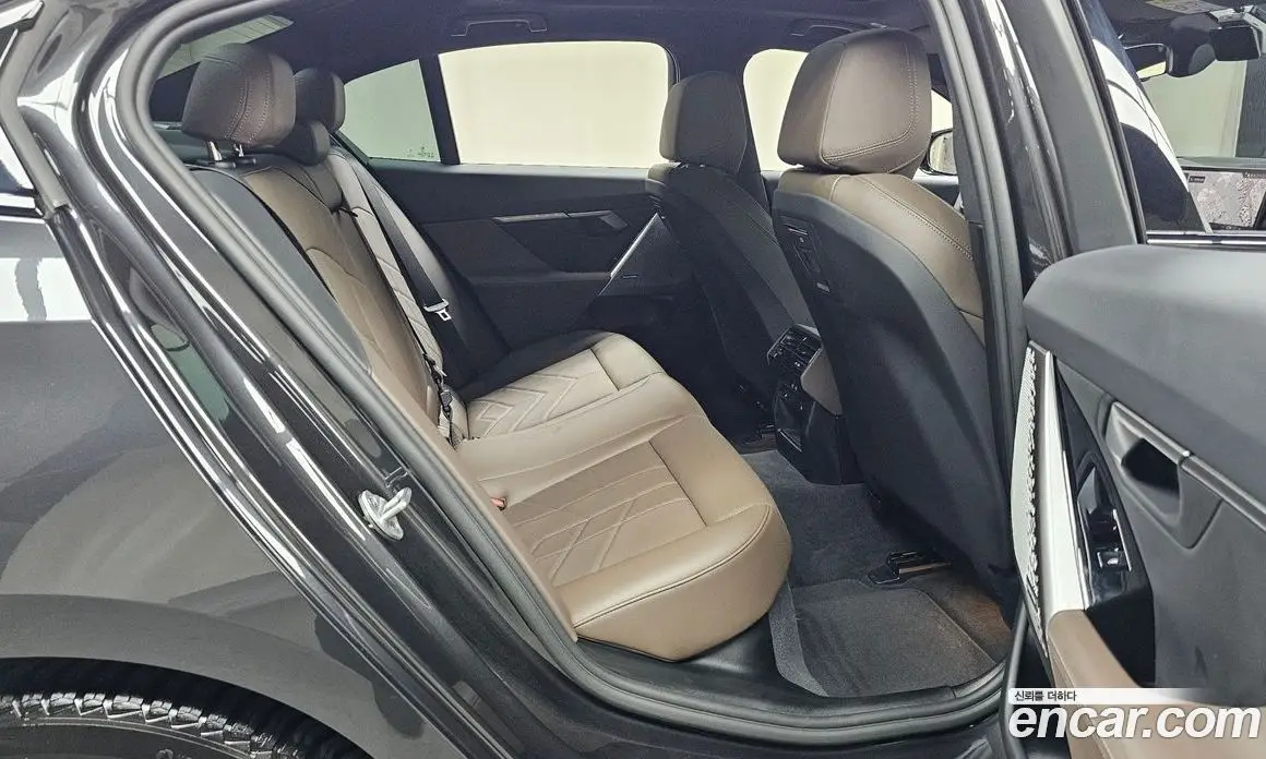 BMW 5 серия 2025 2.0 автомат (гидро), фото 16 BMW 5 серия 2025 2.0 автомат (гидро), фото 16