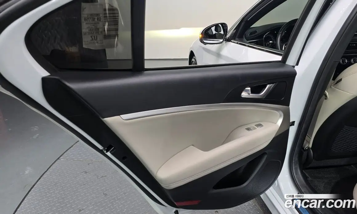 Genesis G70 2022 2.0 автомат (гидро), фото 14 Genesis G70 2022 2.0 автомат (гидро), фото 14