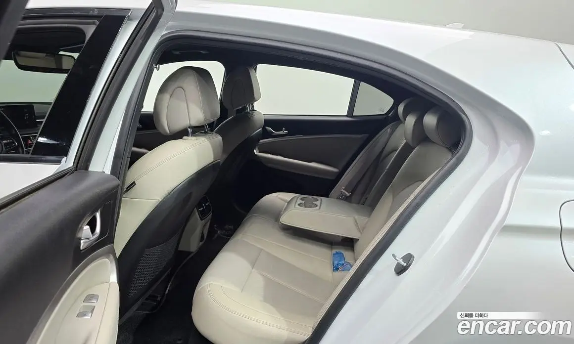 Genesis G70 2022 2.0 автомат (гидро), фото 16 Genesis G70 2022 2.0 автомат (гидро), фото 16