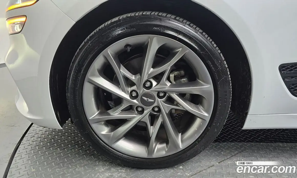 Genesis G70 2022 2.0 автомат (гидро), фото 4 Genesis G70 2022 2.0 автомат (гидро), фото 4