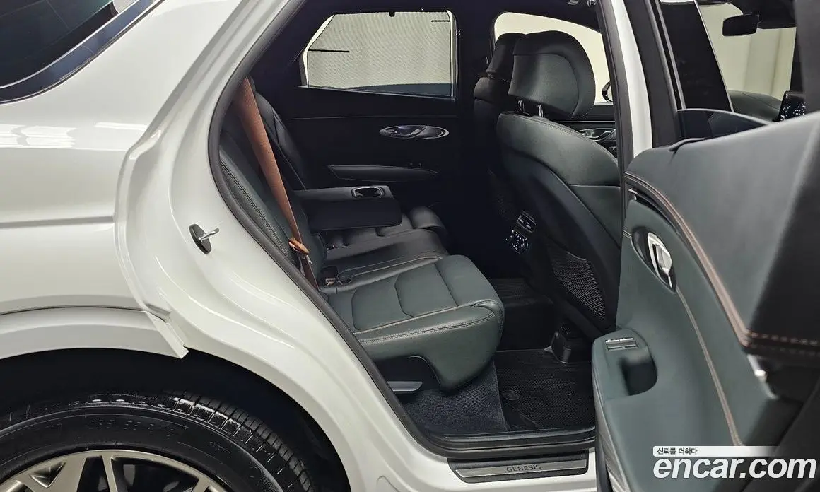 Genesis GV70 2024 2.5 автомат (гидро), фото 16 Genesis GV70 2024 2.5 автомат (гидро), фото 16
