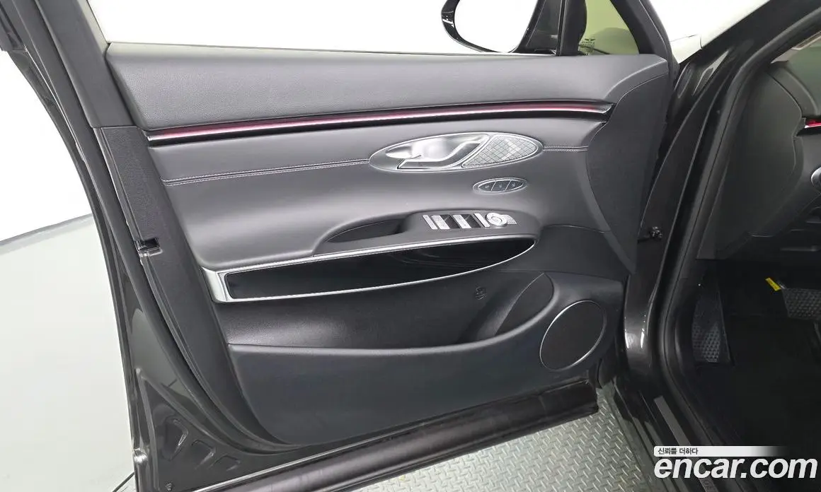 Genesis GV70 2025 2.5 автомат (гидро), фото 14 Genesis GV70 2025 2.5 автомат (гидро), фото 14