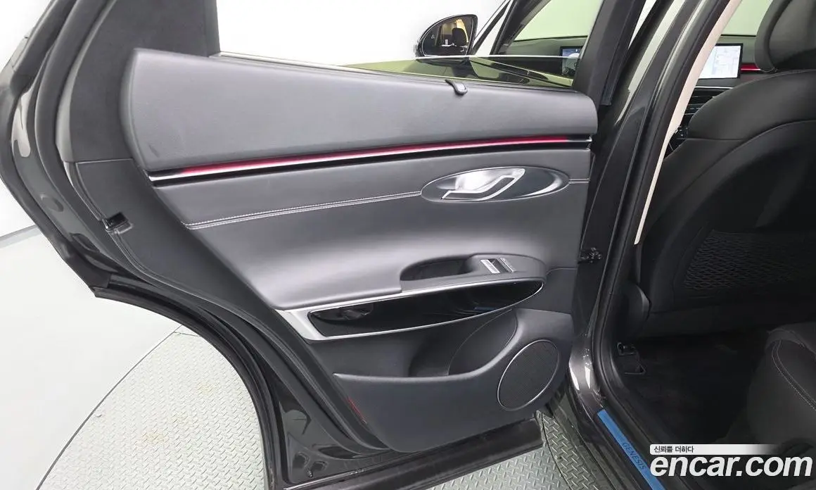 Genesis GV70 2025 2.5 автомат (гидро), фото 15 Genesis GV70 2025 2.5 автомат (гидро), фото 15