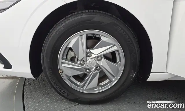 Hyundai Avante 2023 1.6 автомат (гидро), миниатюра 5 Hyundai Avante 2023 1.6 автомат (гидро), миниатюра 5