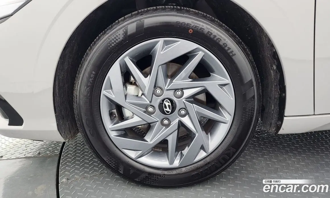 Hyundai Avante 2025 1.6 автомат (гидро), фото 5