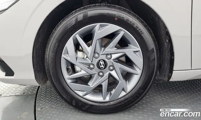 Hyundai Avante 2025 1.6 автомат (гидро), миниатюра 5