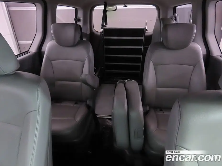 Hyundai Starex 2019 2.5 автомат (гидро), фото 12 Hyundai Starex 2019 2.5 автомат (гидро), фото 12
