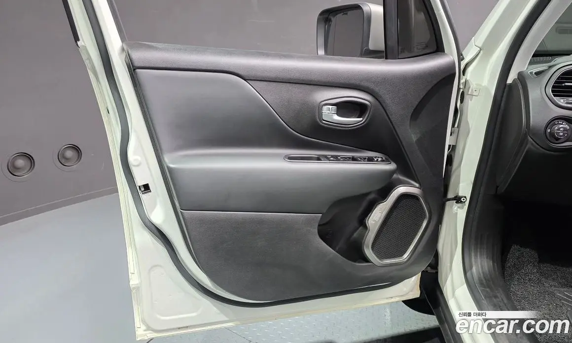 Jeep Renegade 2019 2.4 автомат (гидро), фото 14 Jeep Renegade 2019 2.4 автомат (гидро), фото 14