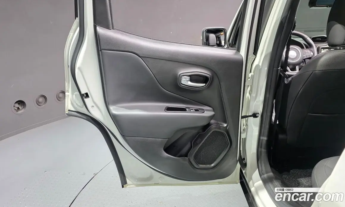 Jeep Renegade 2019 2.4 автомат (гидро), фото 15 Jeep Renegade 2019 2.4 автомат (гидро), фото 15
