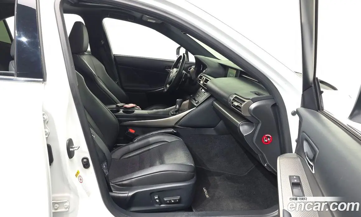 Lexus IS 2016 2.0 автомат (гидро), фото 11 Lexus IS 2016 2.0 автомат (гидро), фото 11