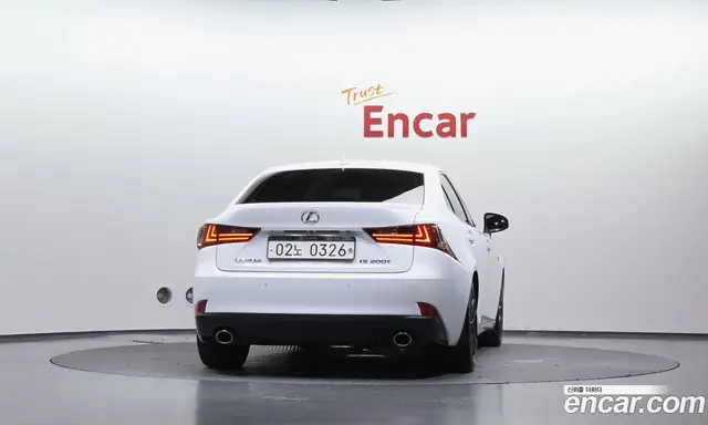Lexus IS 2016 2.0 автомат (гидро), миниатюра 4 Lexus IS 2016 2.0 автомат (гидро), миниатюра 4