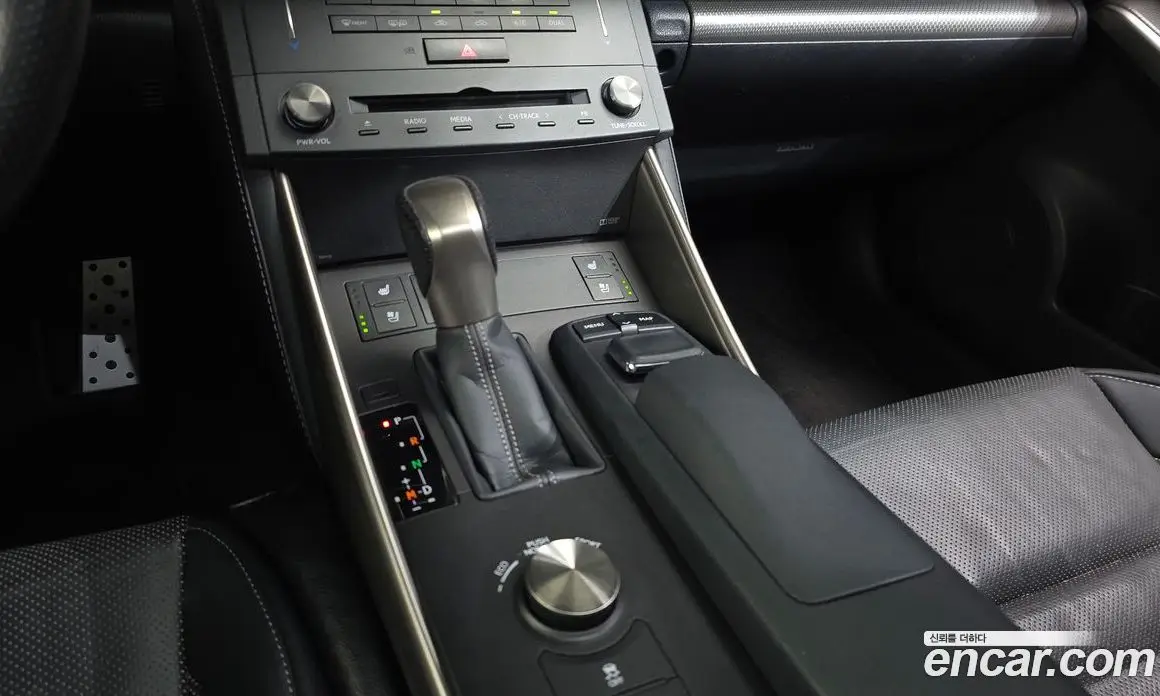 Lexus IS 2016 2.0 автомат (гидро), фото 9 Lexus IS 2016 2.0 автомат (гидро), фото 9