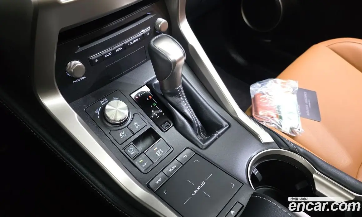 Lexus NX 2019 2.5 автомат (гидро), фото 12 Lexus NX 2019 2.5 автомат (гидро), фото 12