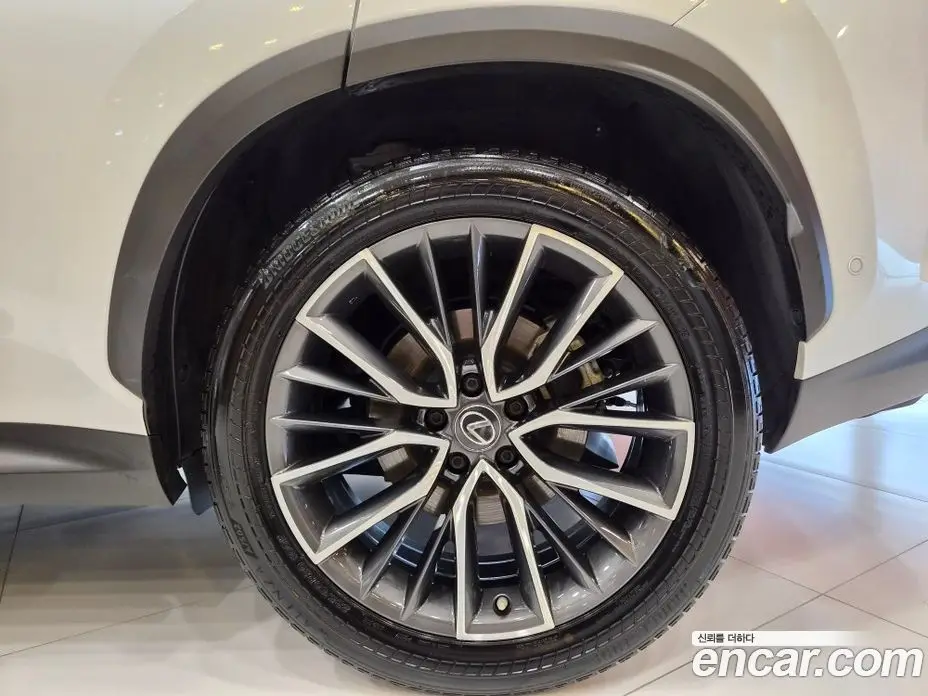 Lexus NX 2022 2.5 автомат (вариатор), фото 6 Lexus NX 2022 2.5 автомат (вариатор), фото 6