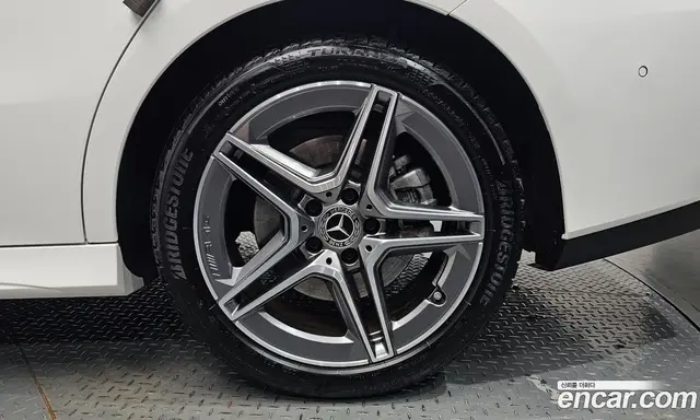 Mercedes-Benz CLA-Class 2024 2.0 автомат (гидро), миниатюра 6 Mercedes-Benz CLA-Class 2024 2.0 автомат (гидро), миниатюра 6