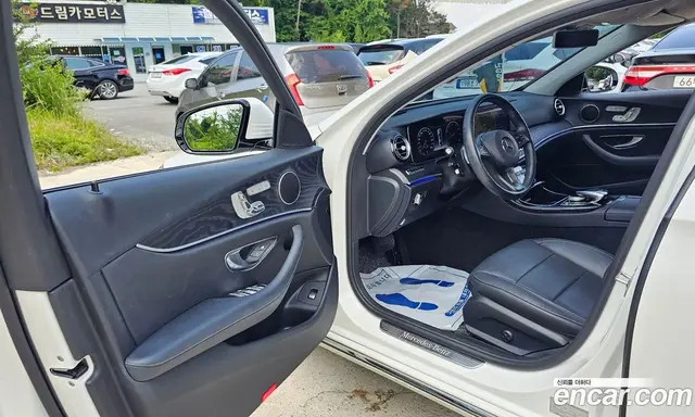 Mercedes-Benz E-Class 2017 2.0 автомат (гидро), миниатюра 10 Mercedes-Benz E-Class 2017 2.0 автомат (гидро), миниатюра 10