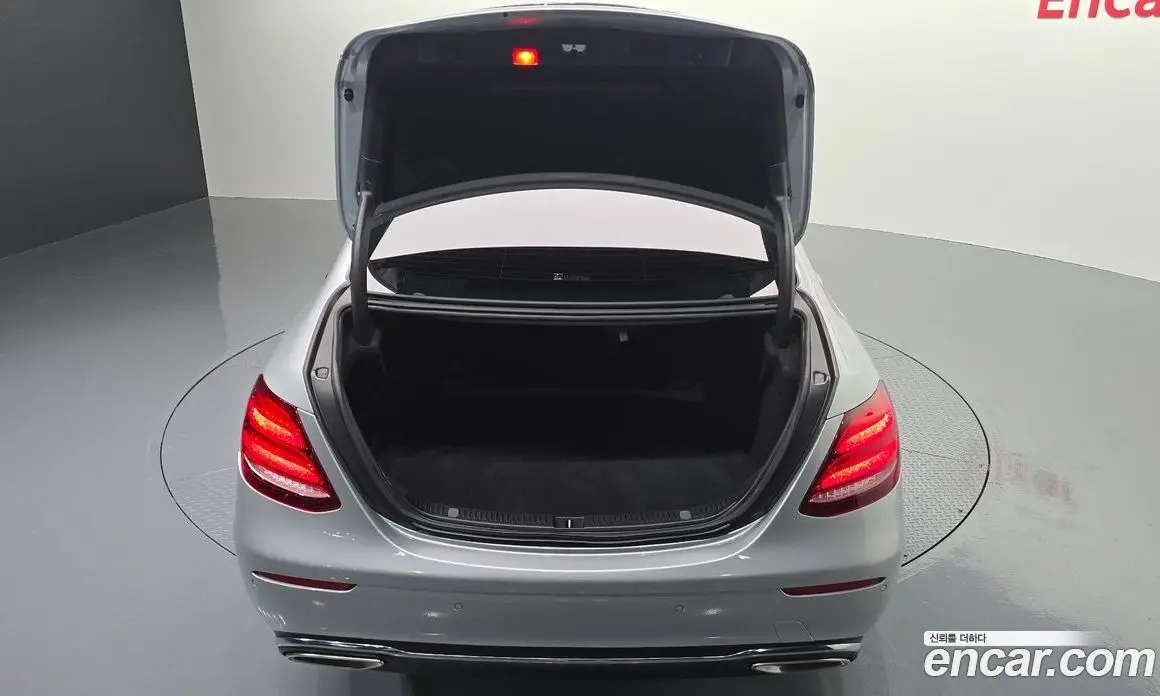 Mercedes-Benz E-Class 2018 2.0 автомат (гидро), фото 26 Mercedes-Benz E-Class 2018 2.0 автомат (гидро), фото 26