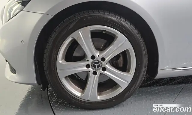 Mercedes-Benz E-Class 2018 2.0 автомат (гидро), миниатюра 5 Mercedes-Benz E-Class 2018 2.0 автомат (гидро), миниатюра 5