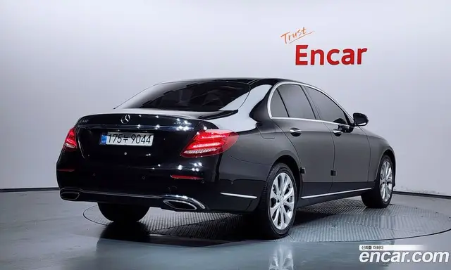 Mercedes-Benz E-Class 2019 1.9 автомат (гидро), миниатюра 2