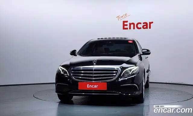 Mercedes-Benz E-Class 2019 1.9 автомат (гидро), миниатюра 3