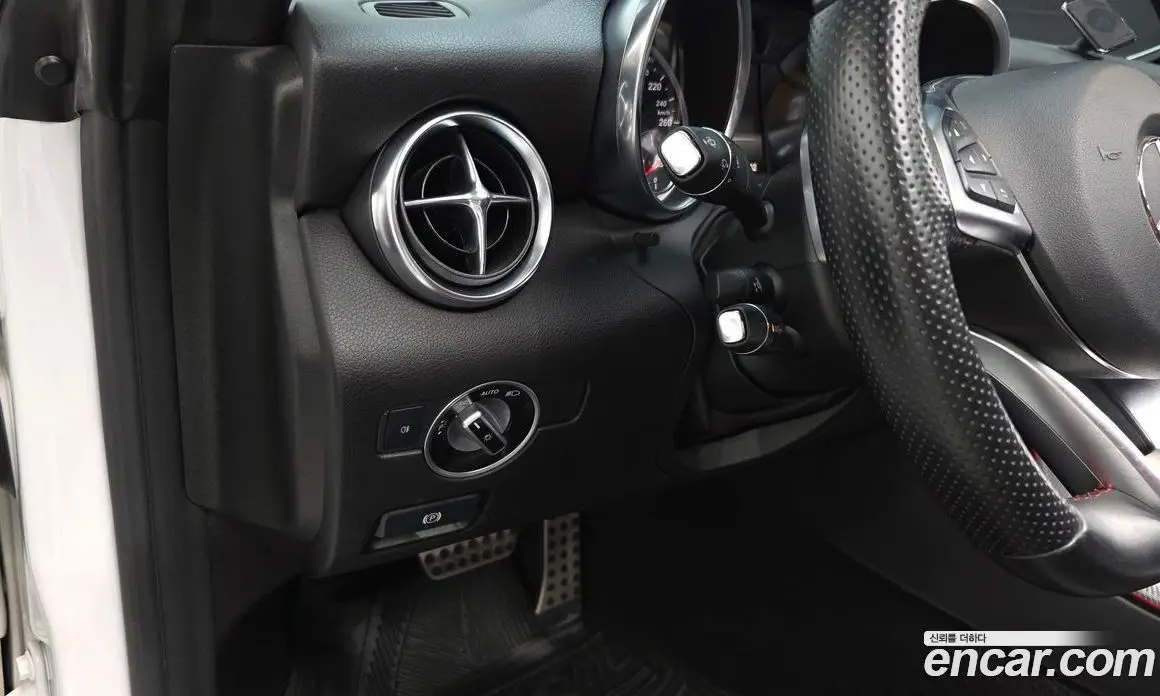 Mercedes-Benz SLC-Class 2017 2.0 автомат (гидро), фото 11 Mercedes-Benz SLC-Class 2017 2.0 автомат (гидро), фото 11