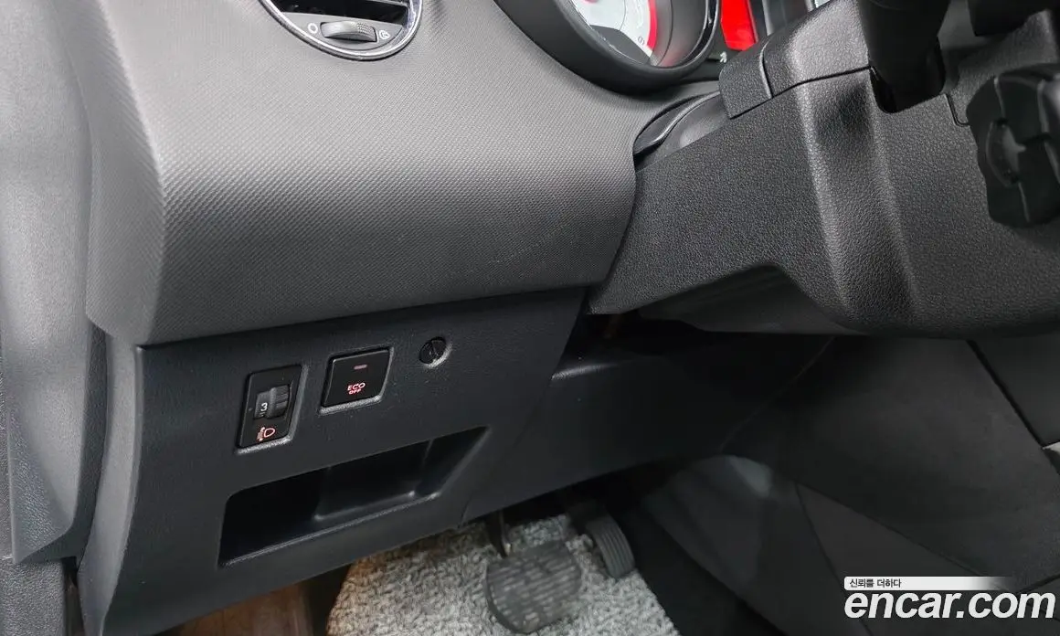 Peugeot 308 2013 1.6 автомат (гидро), фото 12 Peugeot 308 2013 1.6 автомат (гидро), фото 12