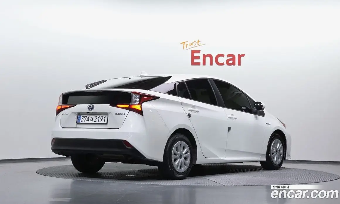 Toyota Prius 2019 1.8 автомат (гидро), фото 2 Toyota Prius 2019 1.8 автомат (гидро), фото 2