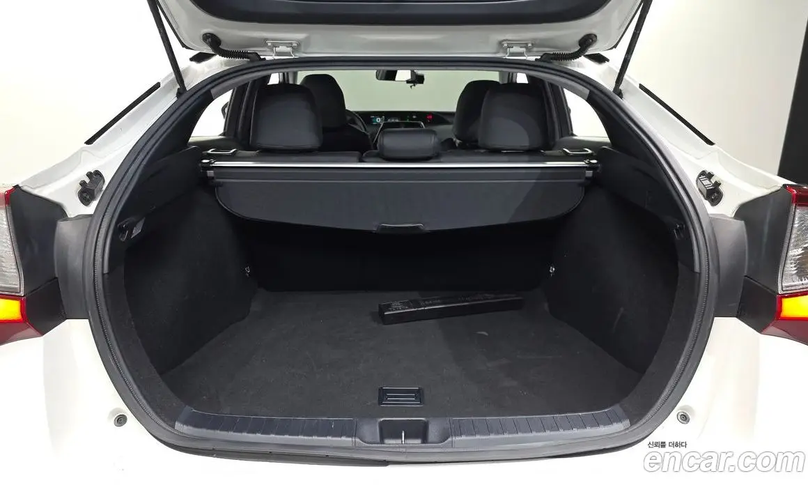 Toyota Prius 2019 1.8 автомат (гидро), фото 20 Toyota Prius 2019 1.8 автомат (гидро), фото 20