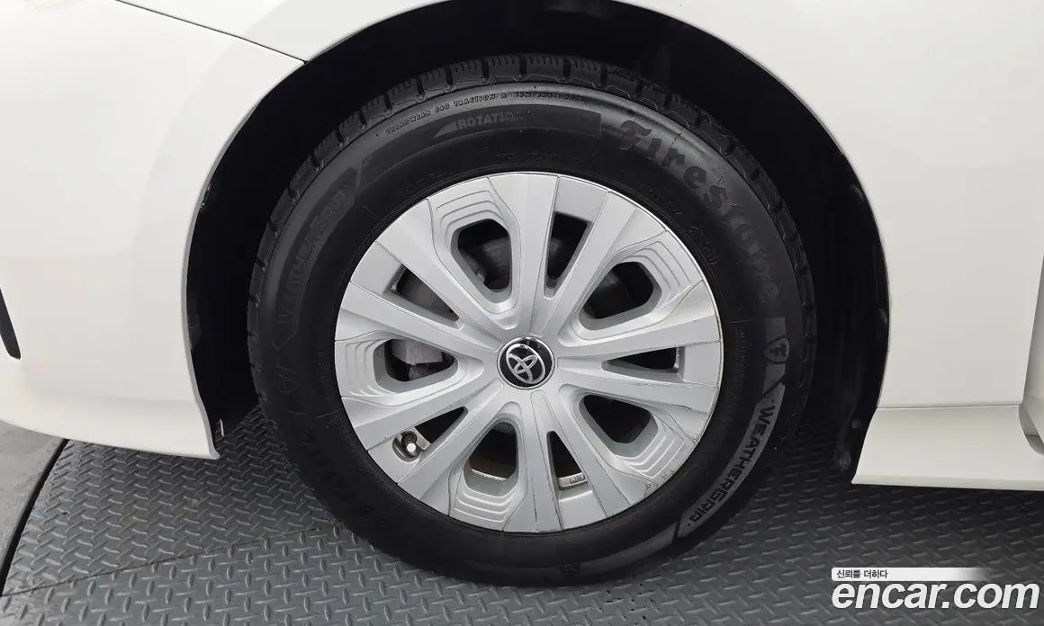 Toyota Prius 2019 1.8 автомат (гидро), фото 5 Toyota Prius 2019 1.8 автомат (гидро), фото 5