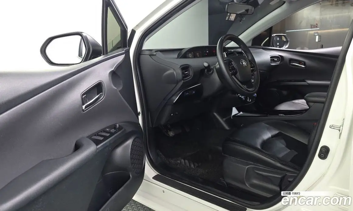 Toyota Prius 2019 1.8 автомат (гидро), фото 10 Toyota Prius 2019 1.8 автомат (гидро), фото 10