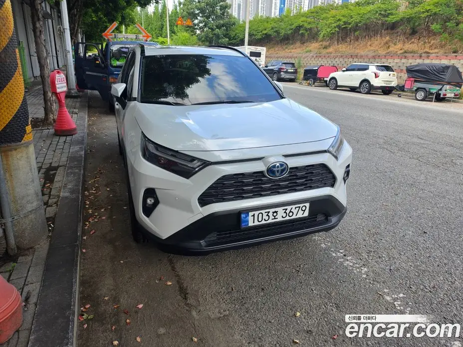 Toyota RAV4 2023 2.5 автомат (вариатор), фото 2 Toyota RAV4 2023 2.5 автомат (вариатор), фото 2