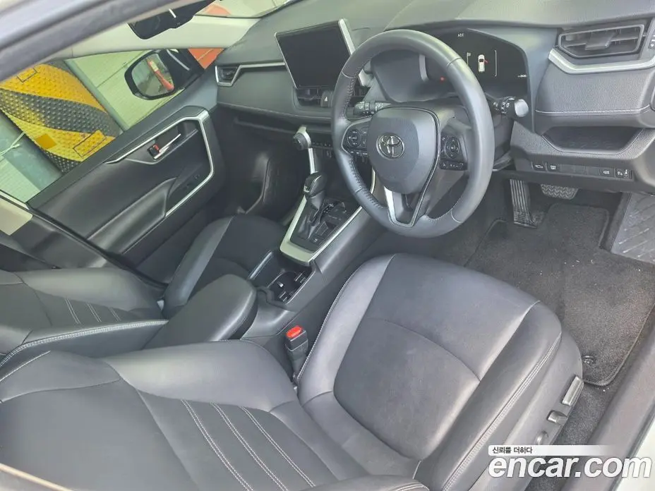 Toyota RAV4 2023 2.5 автомат (вариатор), фото 11 Toyota RAV4 2023 2.5 автомат (вариатор), фото 11