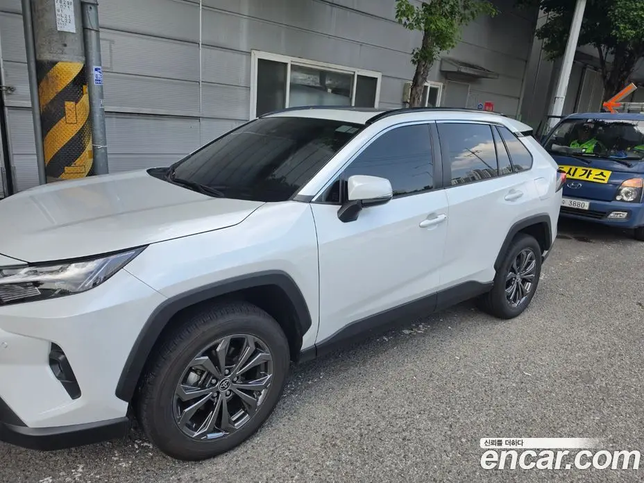 Toyota RAV4 2023 2.5 автомат (вариатор), фото 4 Toyota RAV4 2023 2.5 автомат (вариатор), фото 4