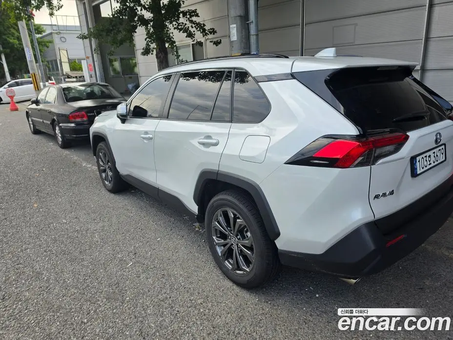 Toyota RAV4 2023 2.5 автомат (вариатор), фото 5 Toyota RAV4 2023 2.5 автомат (вариатор), фото 5