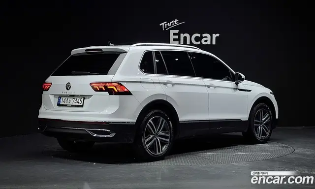 Volkswagen Tiguan 2022 2.0 автомат (гидро), миниатюра 1 Volkswagen Tiguan 2022 2.0 автомат (гидро), миниатюра 1