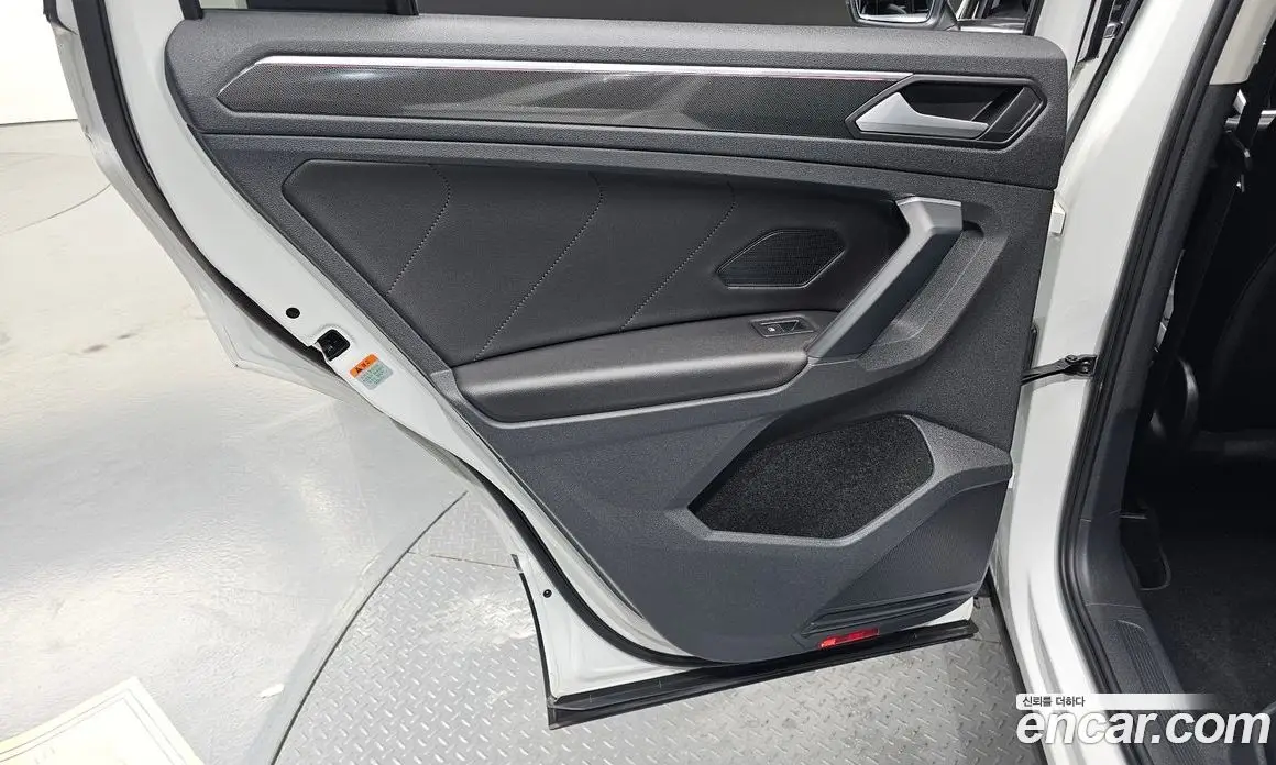 Volkswagen Tiguan 2022 2.0 автомат (гидро), фото 14 Volkswagen Tiguan 2022 2.0 автомат (гидро), фото 14
