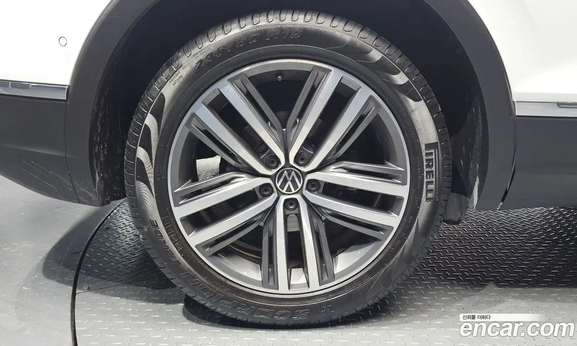 Volkswagen Tiguan 2022 2.0 автомат (гидро), фото 4 Volkswagen Tiguan 2022 2.0 автомат (гидро), фото 4